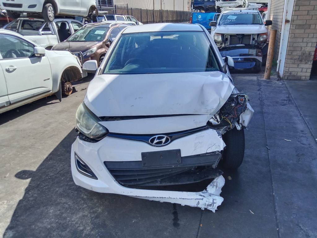 P5398 - Hyundai i20 2014 White Wrecking