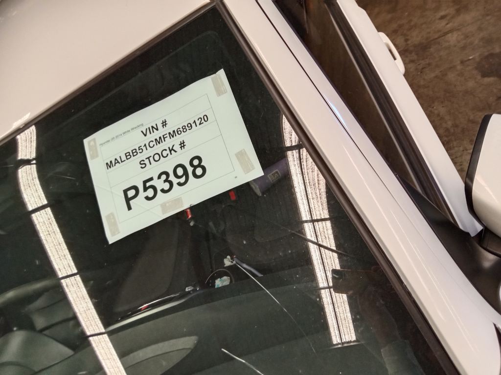 P5398 - Hyundai i20 2014 White Wrecking - Image 2