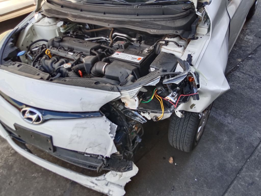 P5398 - Hyundai i20 2014 White Wrecking - Image 4