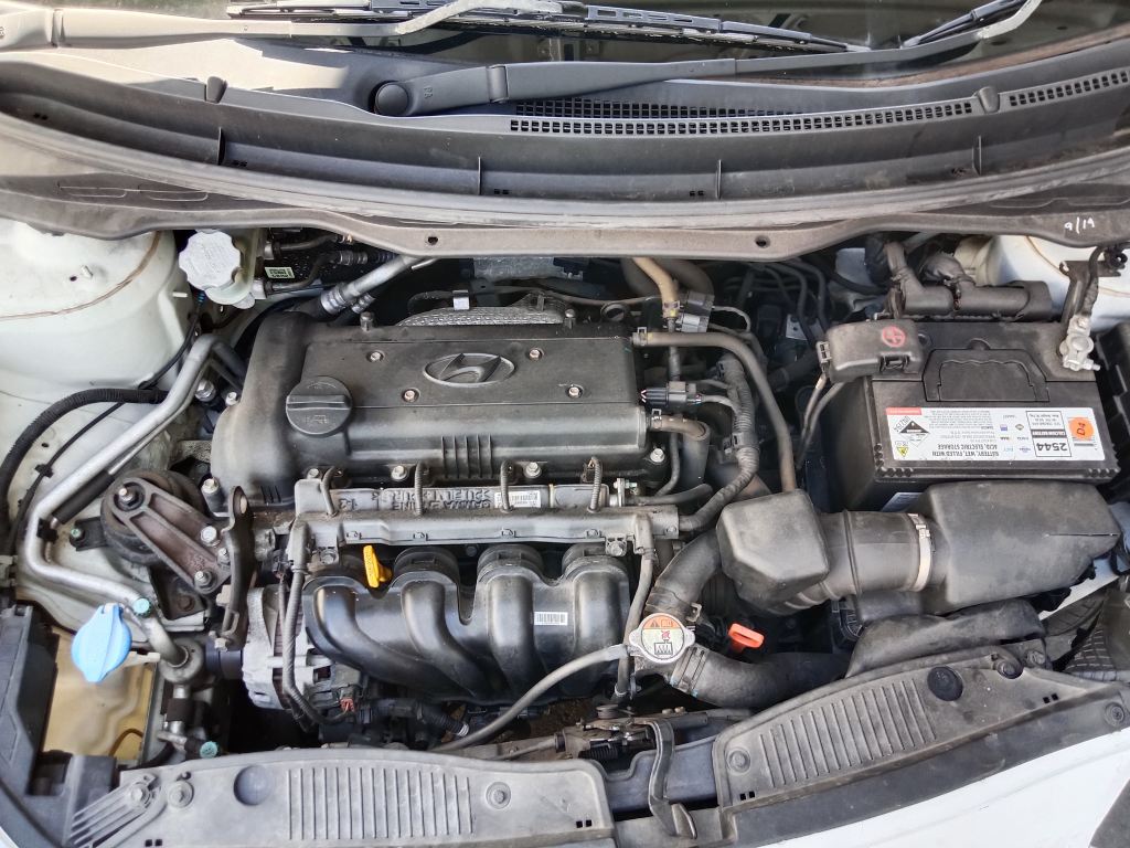 P5398 - Hyundai i20 2014 White Wrecking - Image 5