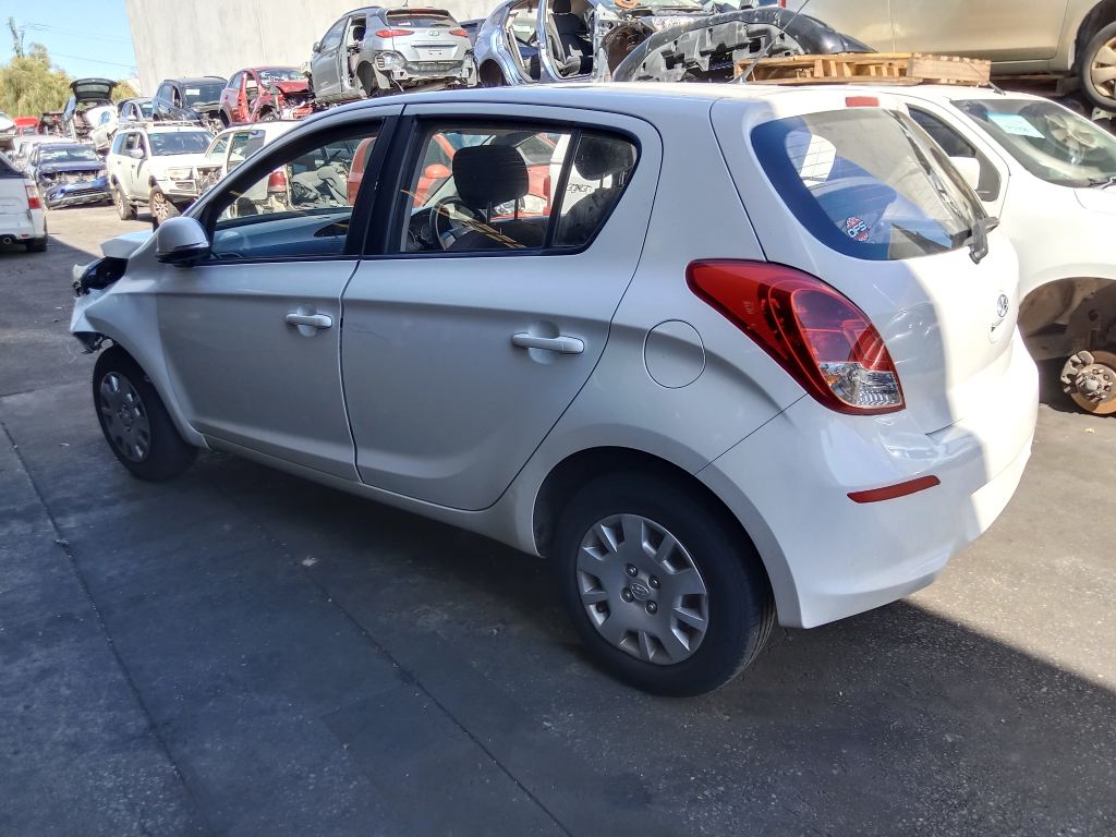 P5398 - Hyundai i20 2014 White Wrecking - Image 14