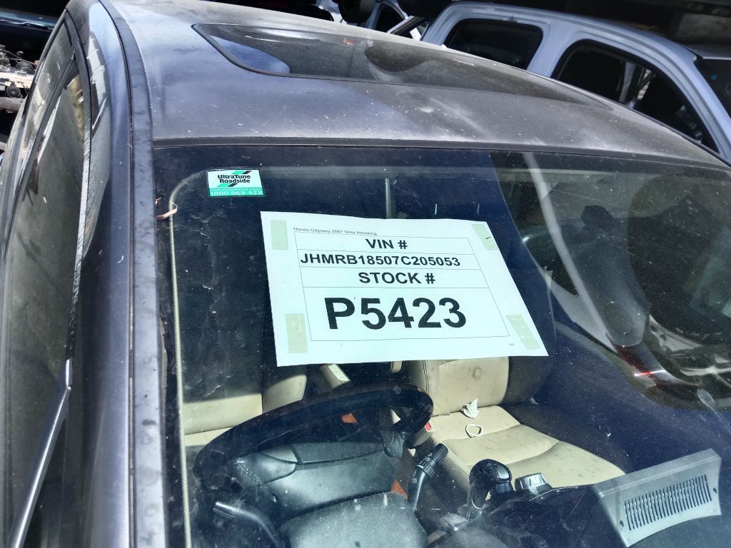 P5423 - Honda Odyssey 2007 Grey Wrecking - Image 2