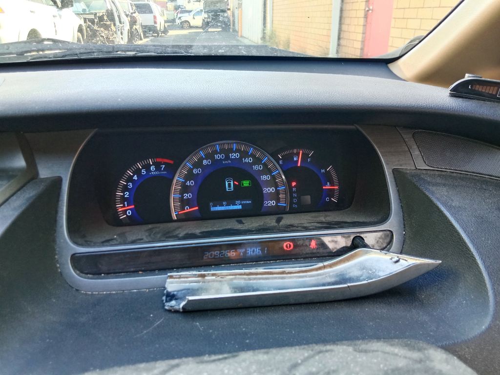 P5423 - Honda Odyssey 2007 Grey Wrecking - Image 6