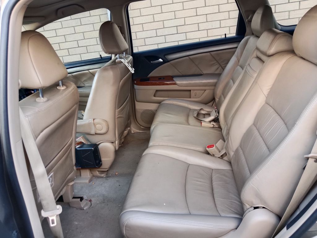 P5423 - Honda Odyssey 2007 Grey Wrecking - Image 9