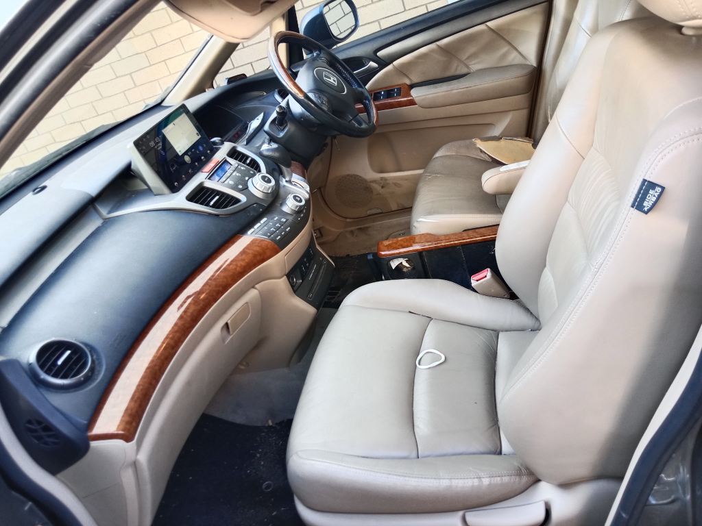 P5423 - Honda Odyssey 2007 Grey Wrecking - Image 10