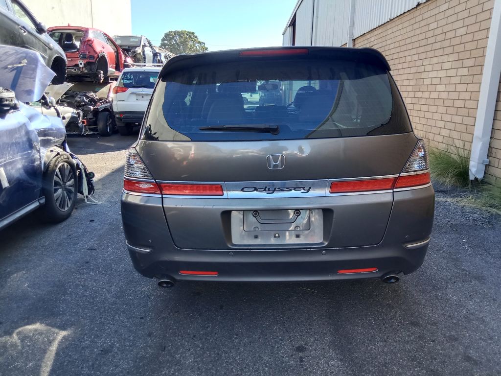 P5423 - Honda Odyssey 2007 Grey Wrecking - Image 12
