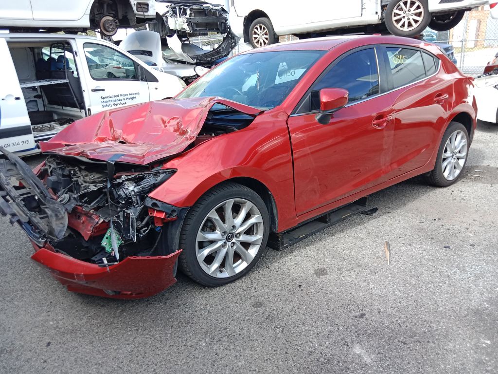 P5440 - Mazda 3 hatchback 2015 Red Wrecking