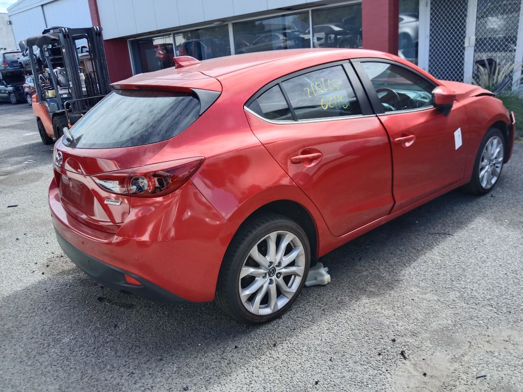 P5440 - Mazda 3 hatchback 2015 Red Wrecking - Image 12