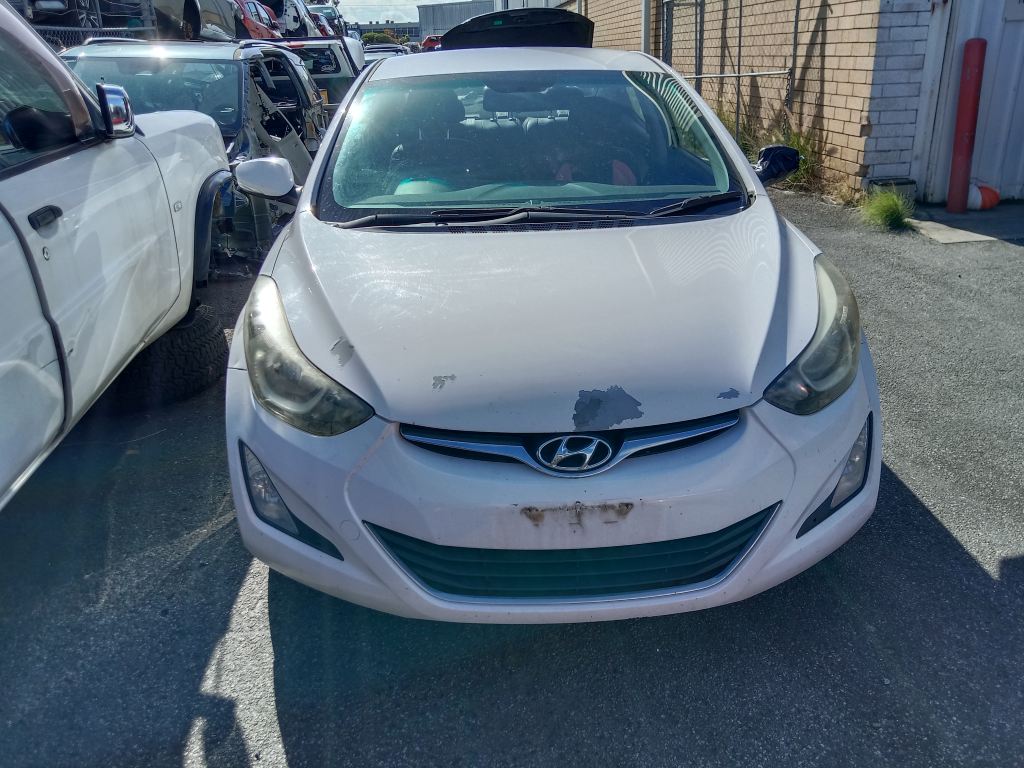 P5496 - Hyundai Elantra 2014 White Wrecking