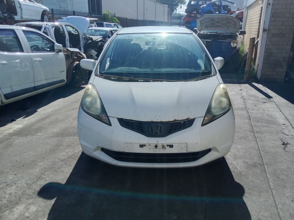 P5497 - Honda jazz 2011 White Wrecking