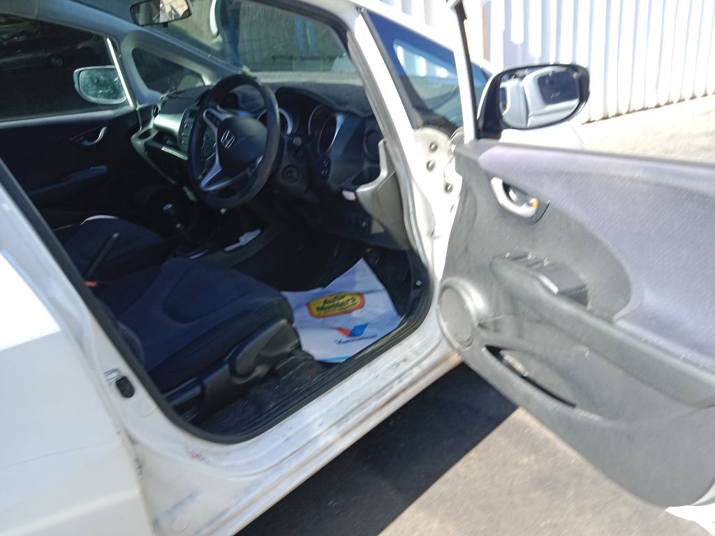 P5497 - Honda jazz 2011 White Wrecking - Image 9