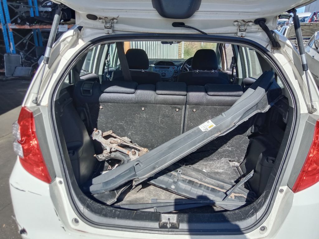 P5497 - Honda jazz 2011 White Wrecking - Image 12