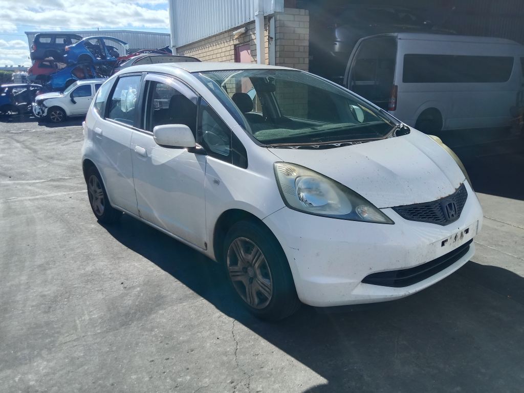 P5497 - Honda jazz 2011 White Wrecking - Image 16