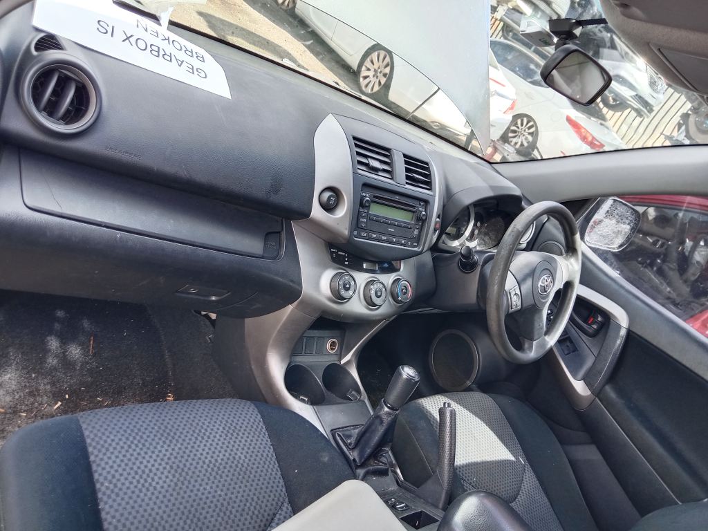 P5499 - Toyota RAV4 2007 Grey Wrecking - Image 4