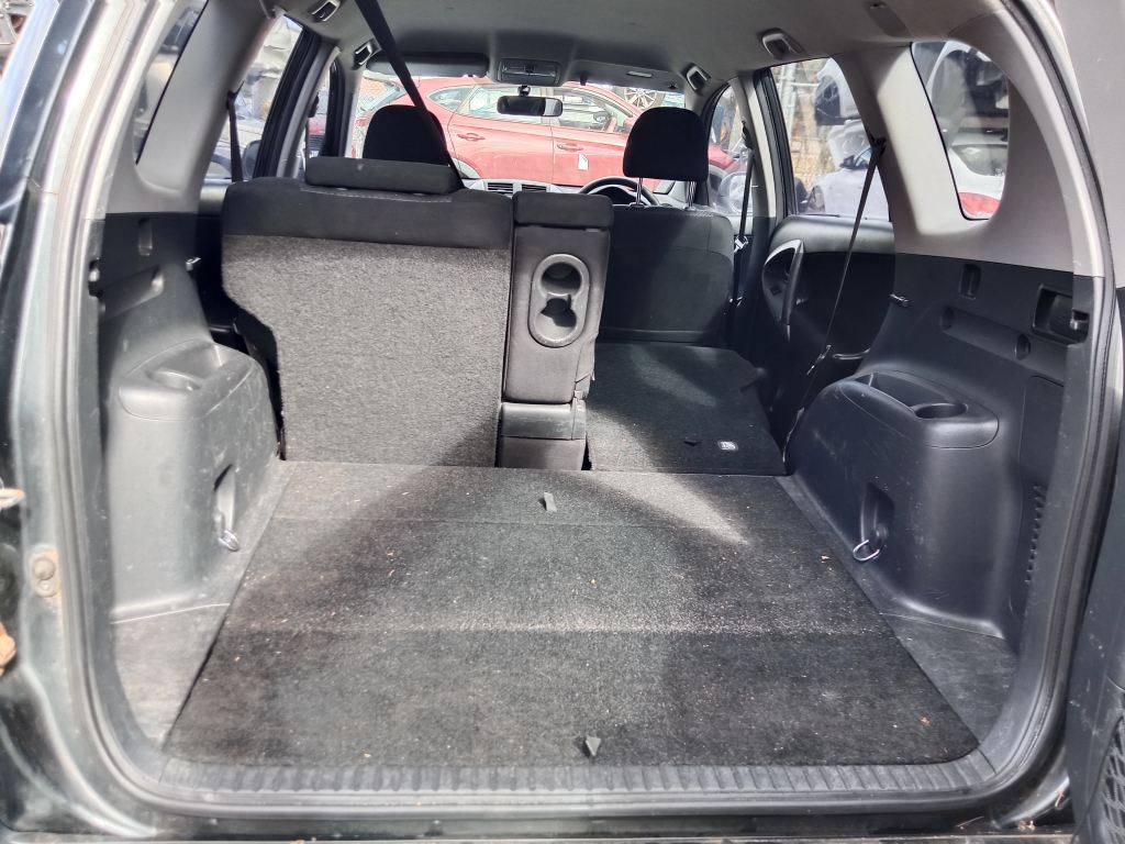P5499 - Toyota RAV4 2007 Grey Wrecking - Image 7