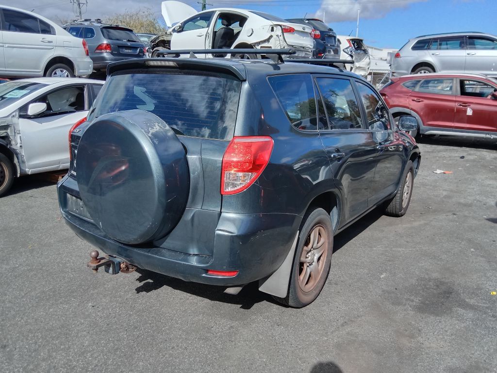 P5499 - Toyota RAV4 2007 Grey Wrecking - Image 8