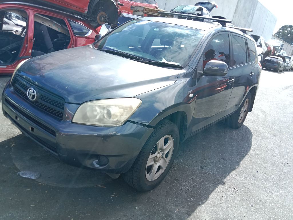 P5499 - Toyota RAV4 2007 Grey Wrecking - Image 15