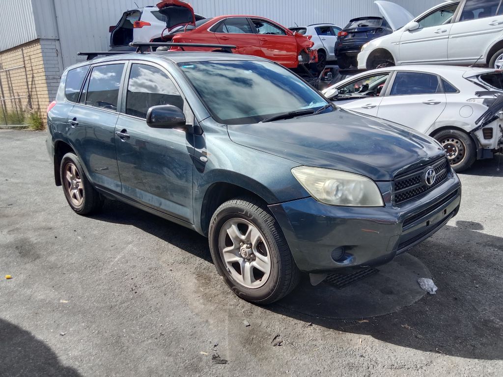 P5499 - Toyota RAV4 2007 Grey Wrecking - Image 16