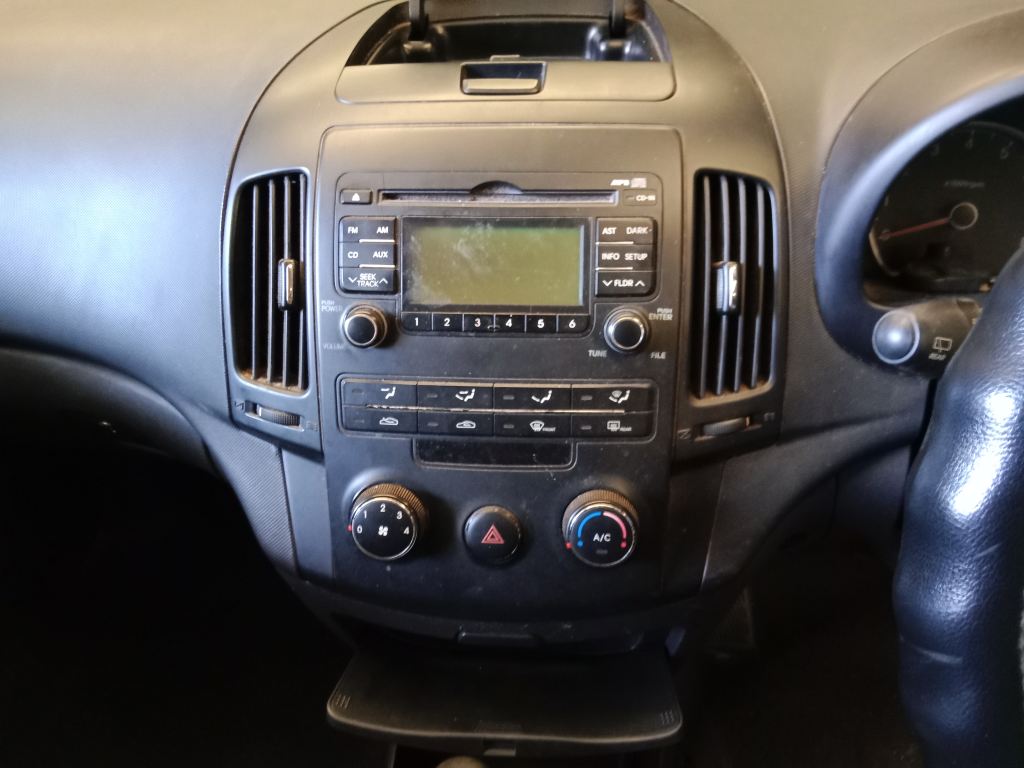 P5502 - Hyundai i30 wagon 2009 White Wrecking - Image 3