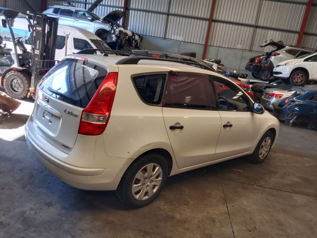 P5502 - Hyundai i30 wagon 2009 White Wrecking - Image 7