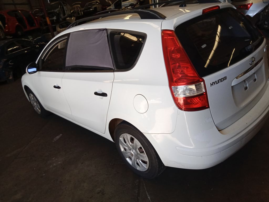 P5502 - Hyundai i30 wagon 2009 White Wrecking - Image 9