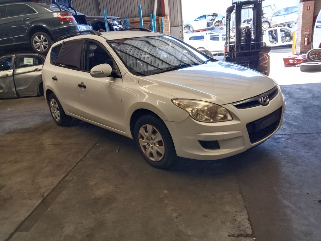 P5502 - Hyundai i30 wagon 2009 White Wrecking - Image 15