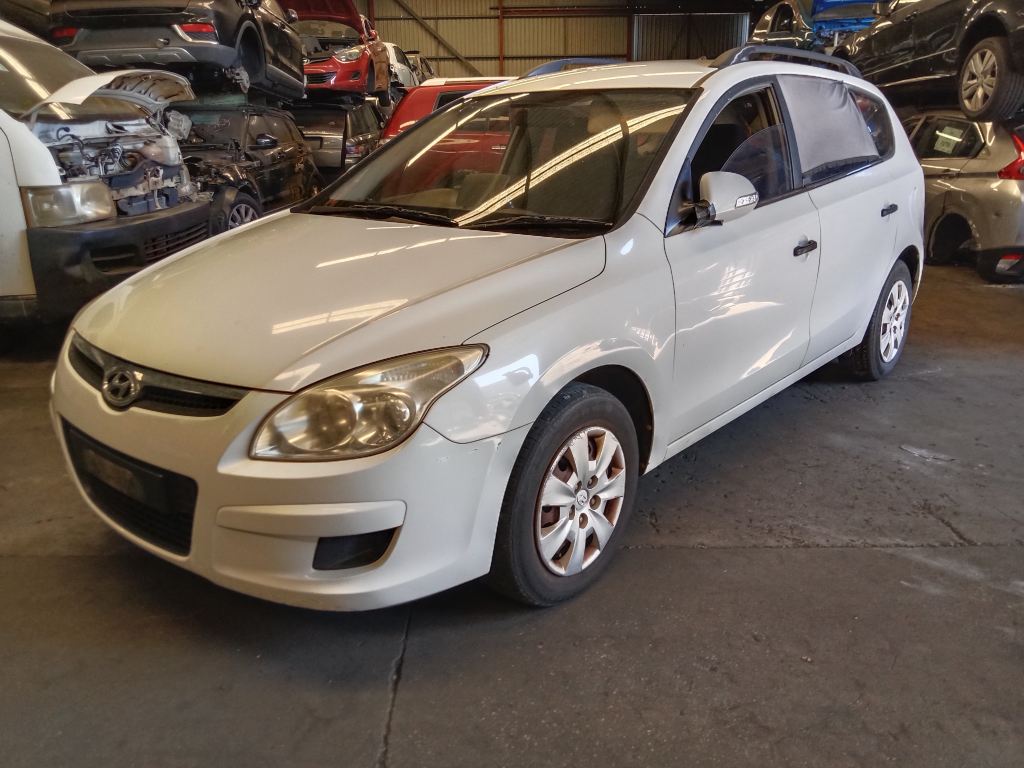P5502 - Hyundai i30 wagon 2009 White Wrecking - Image 16