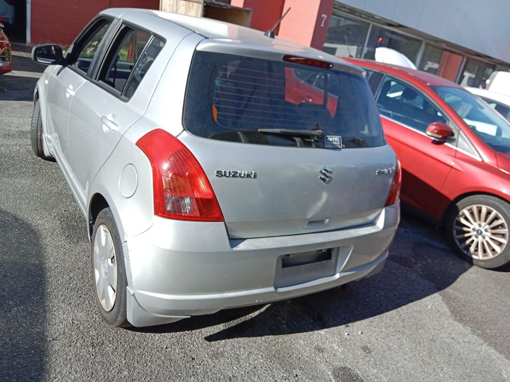 P5509 - Suzuki Swift 2005 Silver Wrecking - Image 13