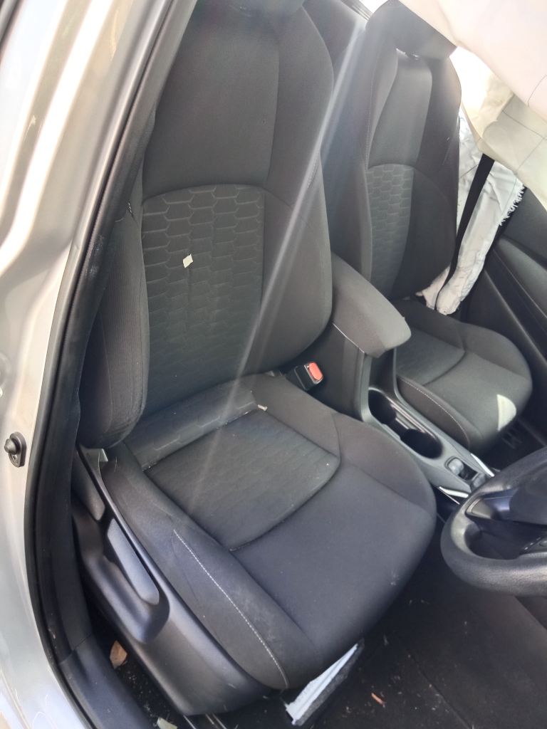 P5511 - Toyota corolla 2020 Silver Wrecking - Image 6