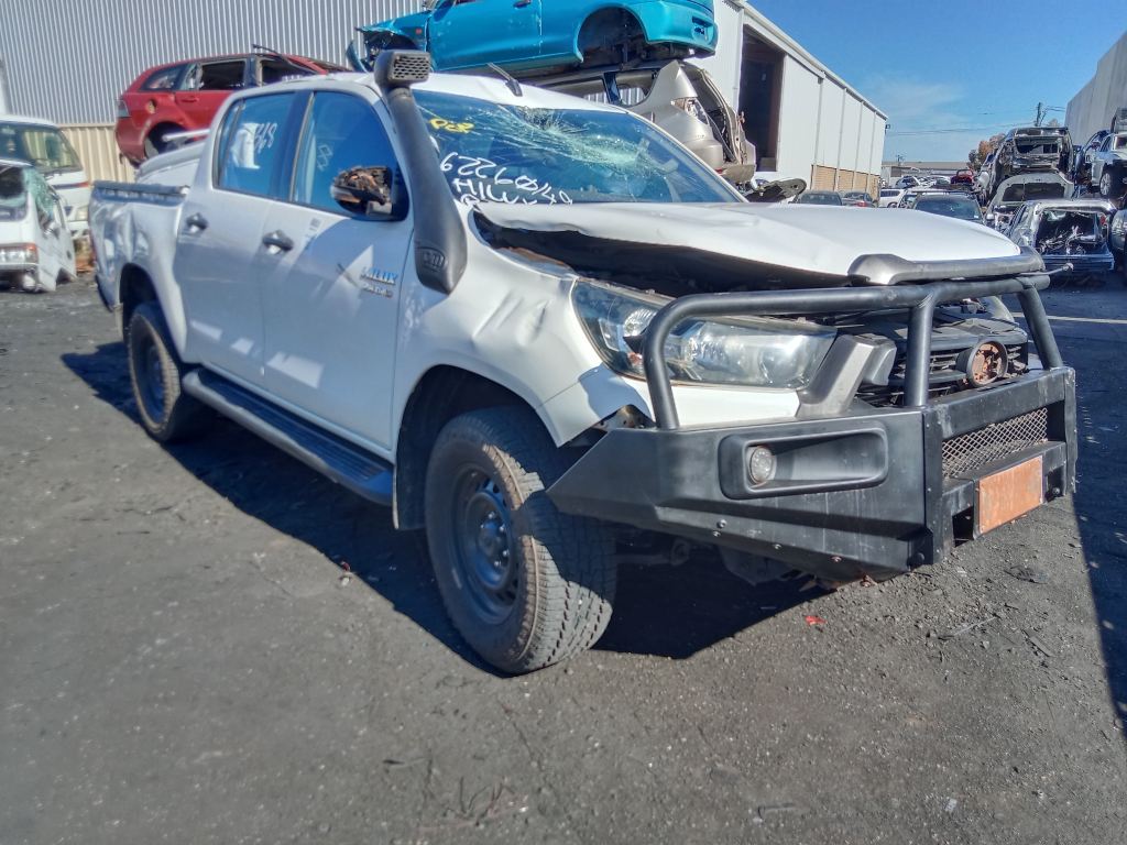 P5517 - Toyota Hilux 2021 White Wrecking
