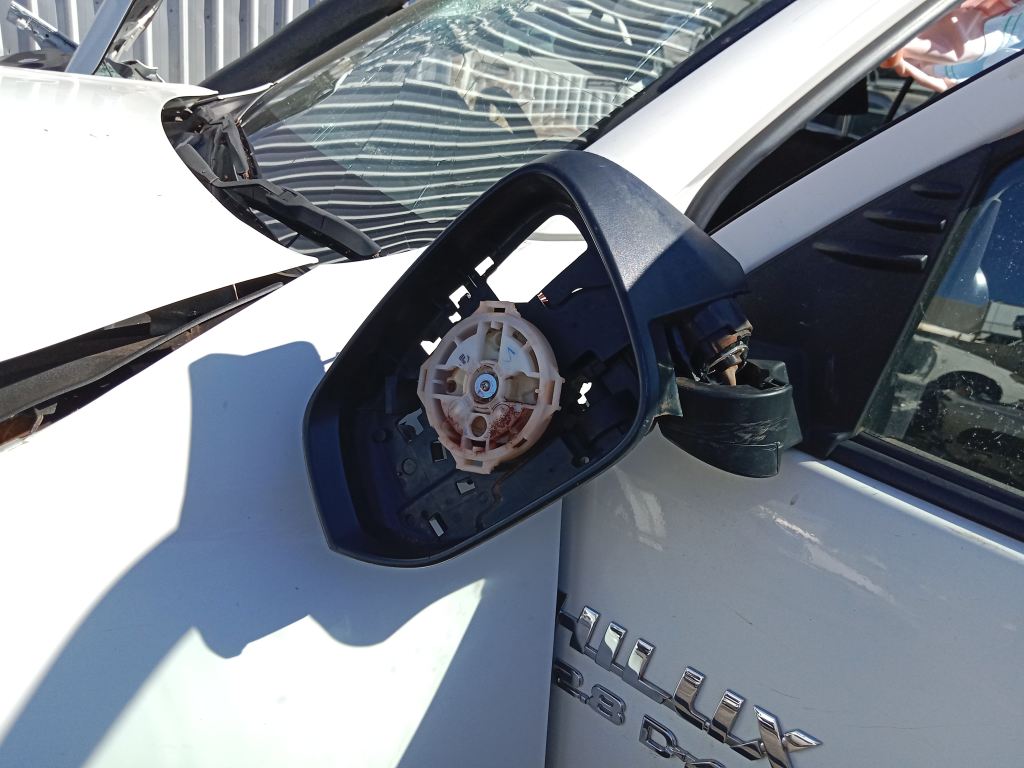 P5517 - Toyota Hilux 2021 White Wrecking - Image 3