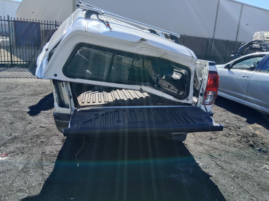 P5517 - Toyota Hilux 2021 White Wrecking - Image 14