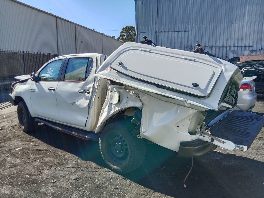 P5517 - Toyota Hilux 2021 White Wrecking - Image 15