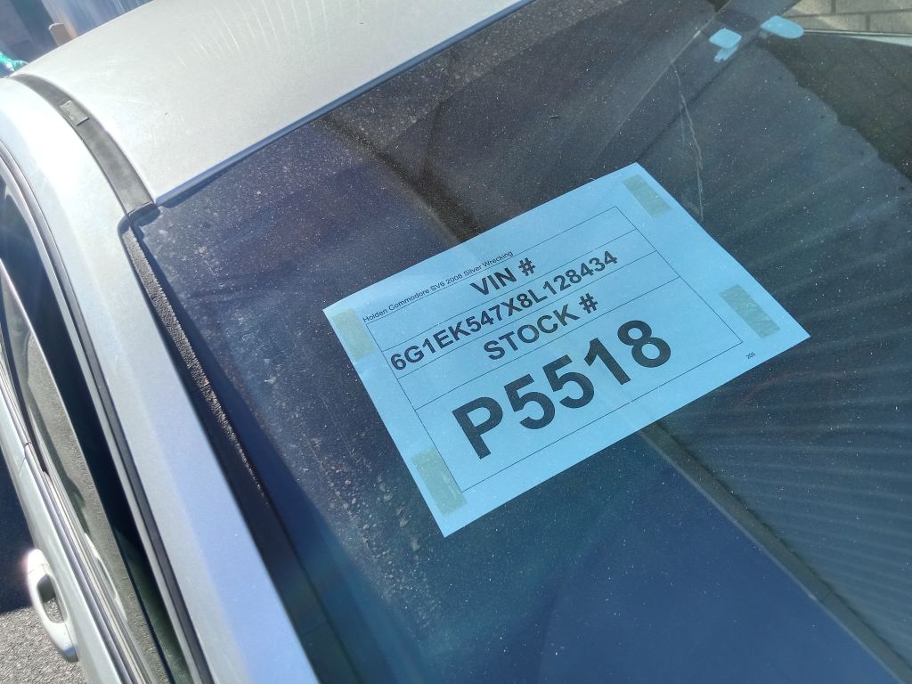 P5518 - Holden Commodore SV6 2008 Silver Wrecking - Image 2