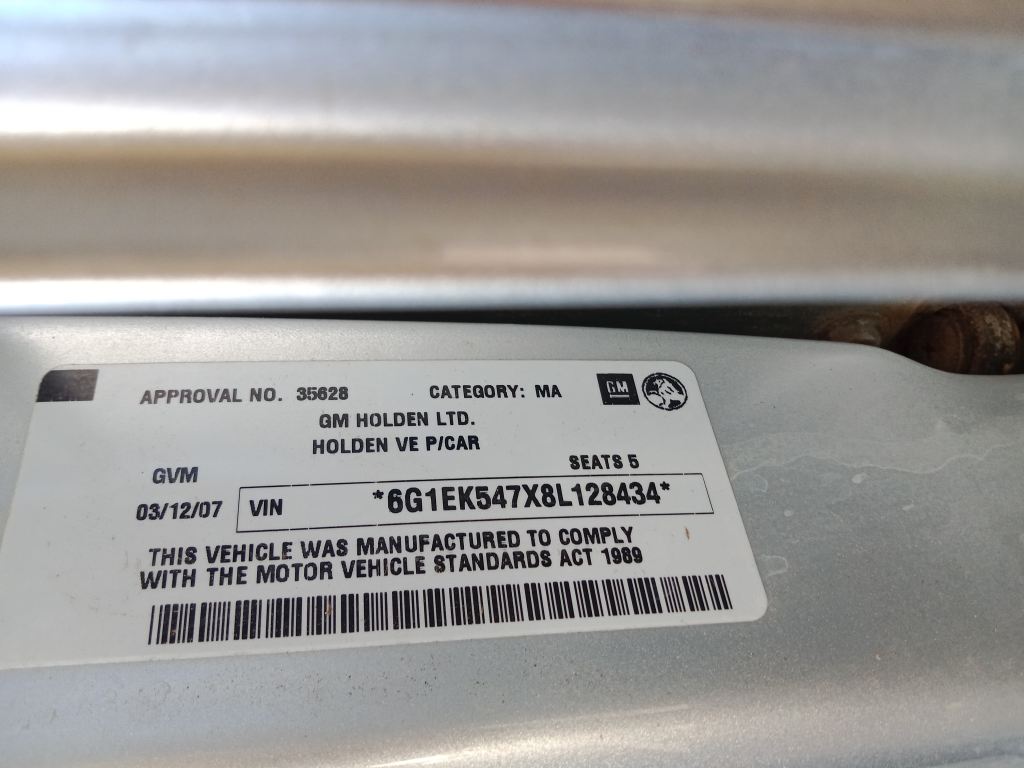 P5518 - Holden Commodore SV6 2008 Silver Wrecking - Image 10