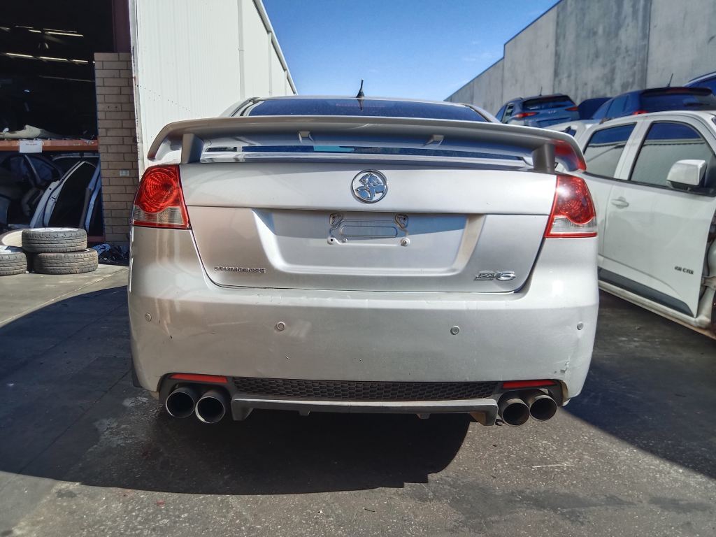 P5518 - Holden Commodore SV6 2008 Silver Wrecking - Image 13