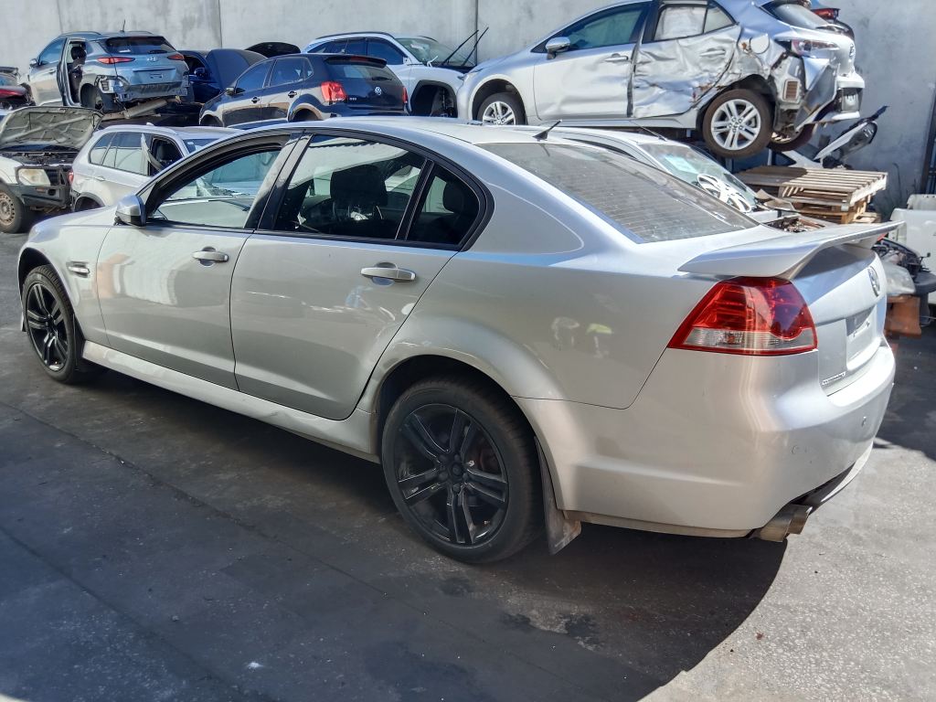 P5518 - Holden Commodore SV6 2008 Silver Wrecking - Image 14