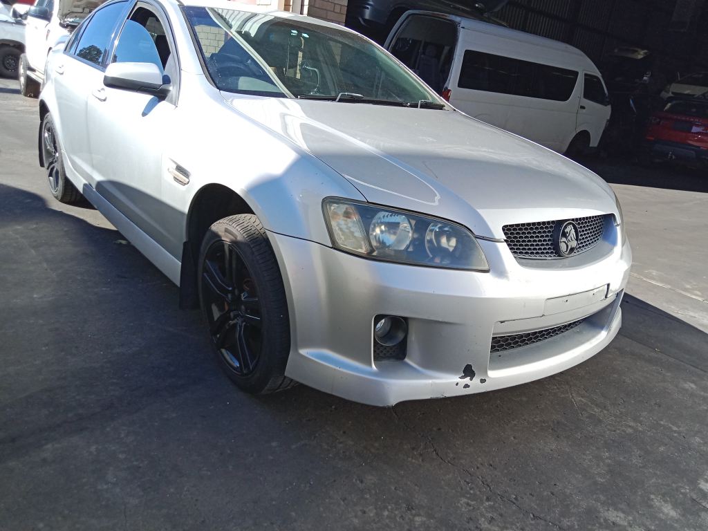 P5518 - Holden Commodore SV6 2008 Silver Wrecking - Image 16