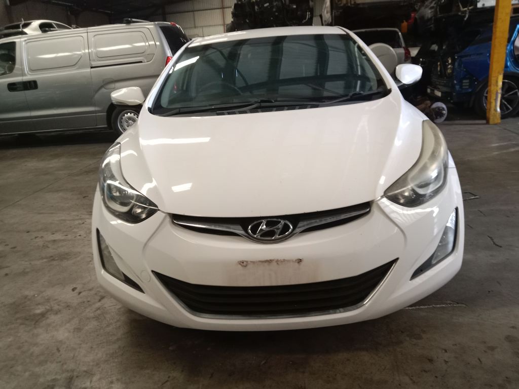 P5519 - Hyundai Elantra 2015 White Wrecking