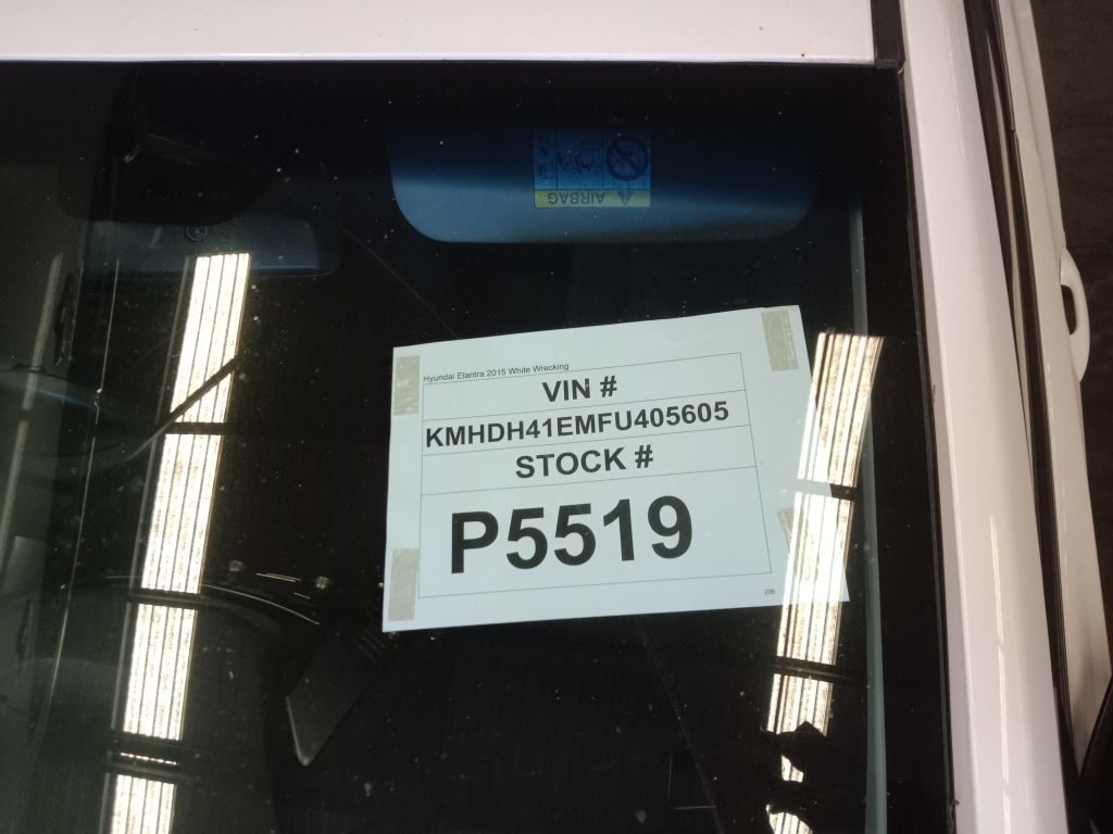 P5519 - Hyundai Elantra 2015 White Wrecking - Image 2