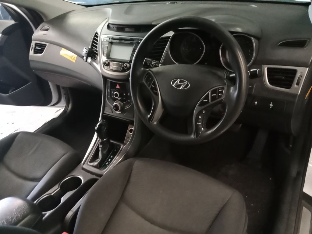 P5519 - Hyundai Elantra 2015 White Wrecking - Image 3