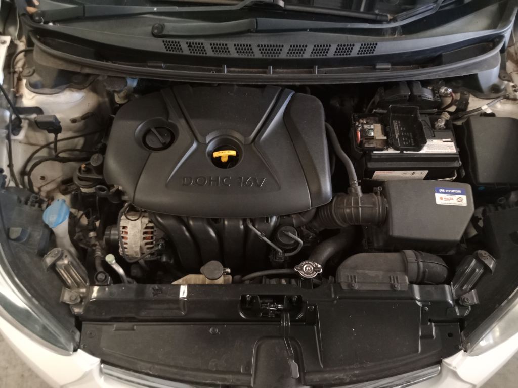 P5519 - Hyundai Elantra 2015 White Wrecking - Image 10