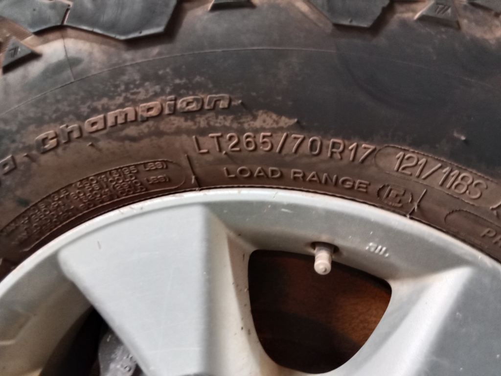 P5520 - Toyota Prado 120 series 2005 Silver Wrecking - Image 10