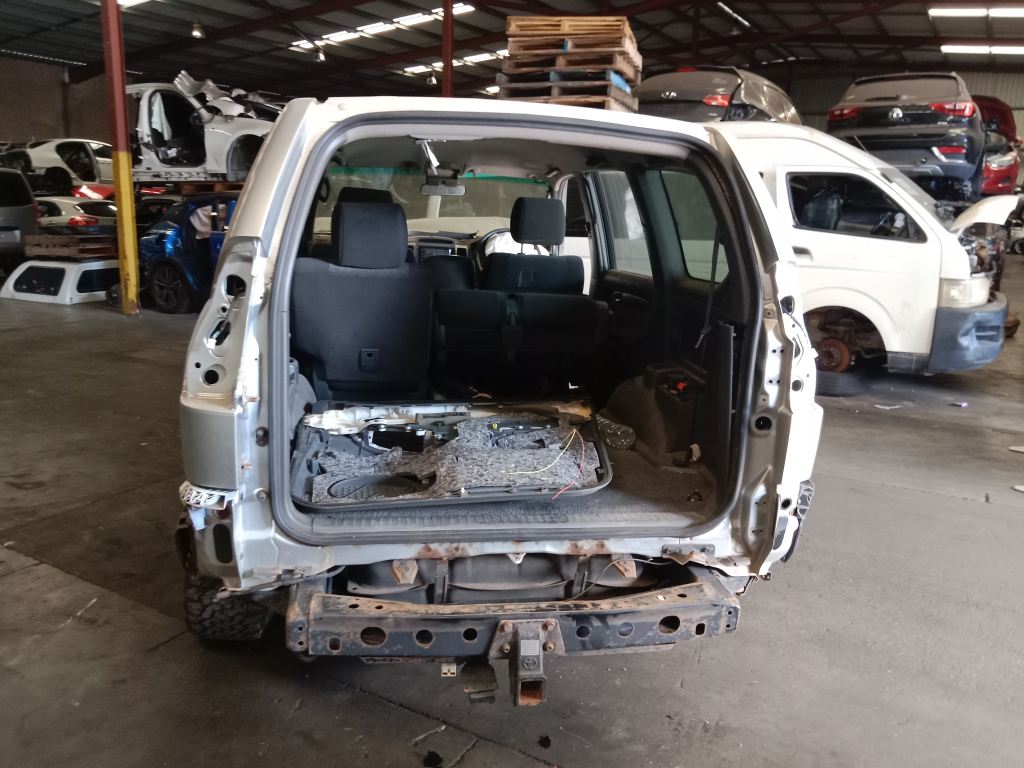 P5520 - Toyota Prado 120 series 2005 Silver Wrecking - Image 13