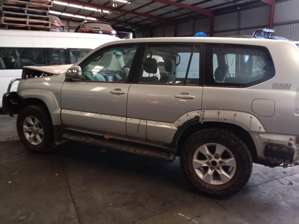 P5520 - Toyota Prado 120 series 2005 Silver Wrecking - Image 14