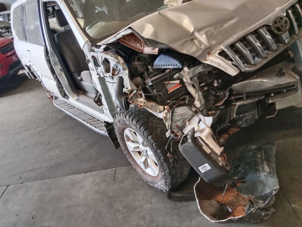 P5520 - Toyota Prado 120 series 2005 Silver Wrecking - Image 15