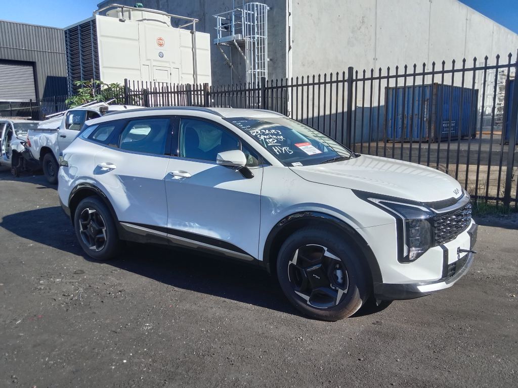P5522 - Kia Sportage hybrid 2025 White Wrecking - Image 4