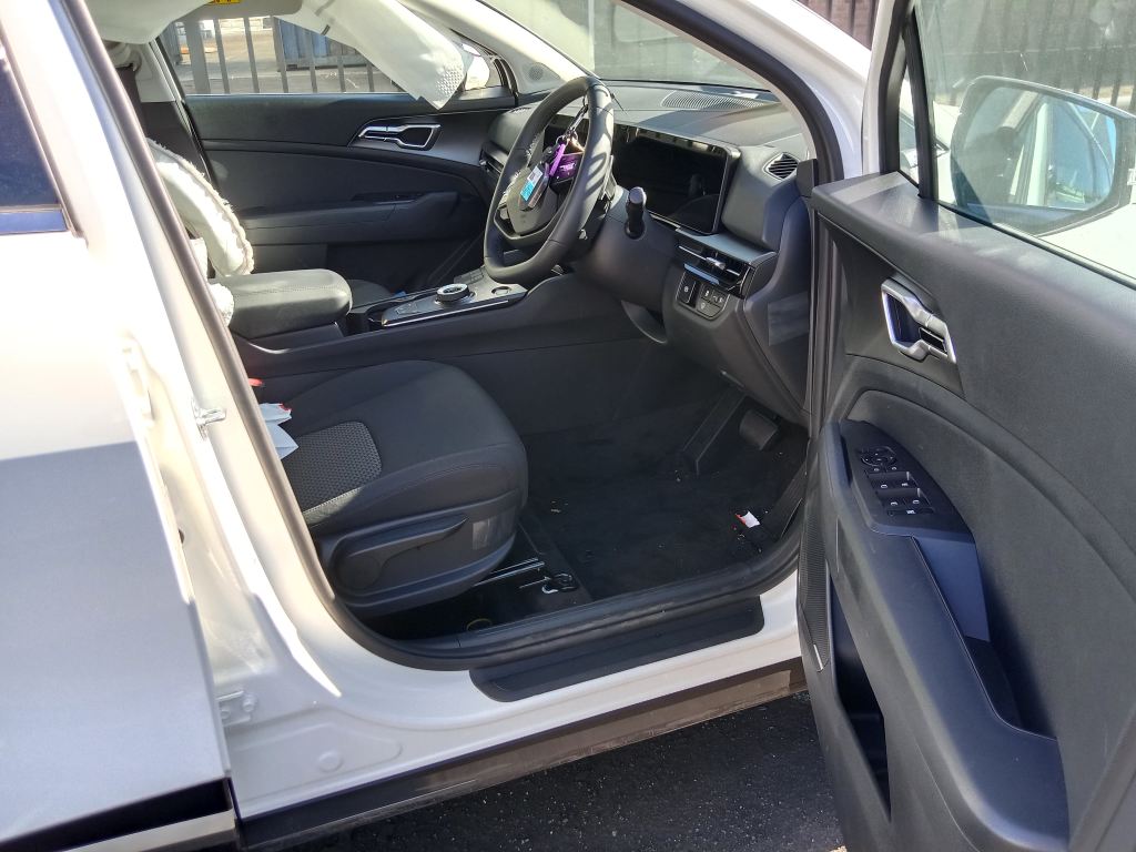 P5522 - Kia Sportage hybrid 2025 White Wrecking - Image 9