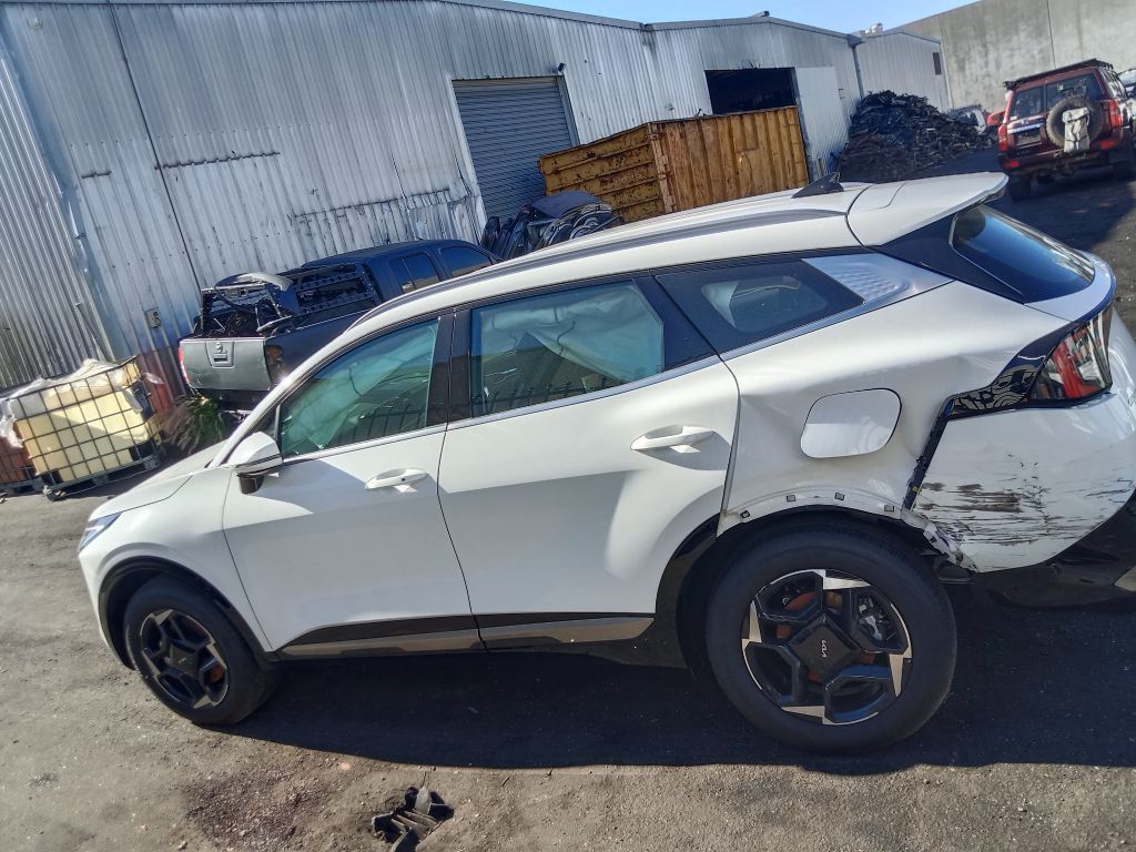 P5522 - Kia Sportage hybrid 2025 White Wrecking - Image 12