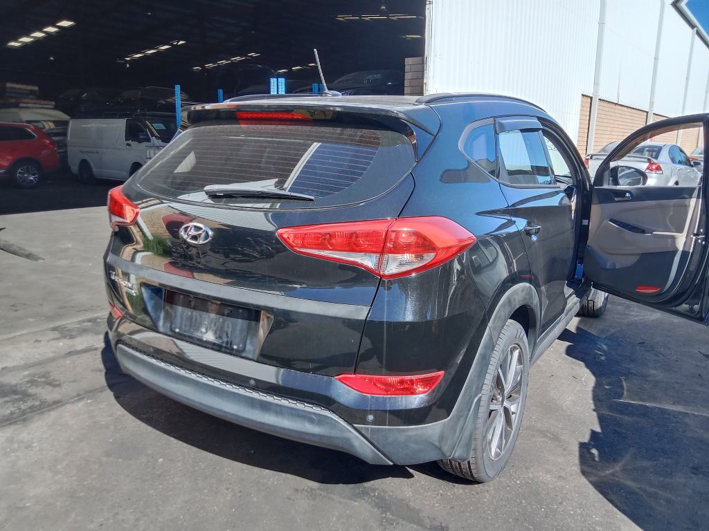 P5523 - Hyundai Tucson 2016 Black Wrecking - Image 3